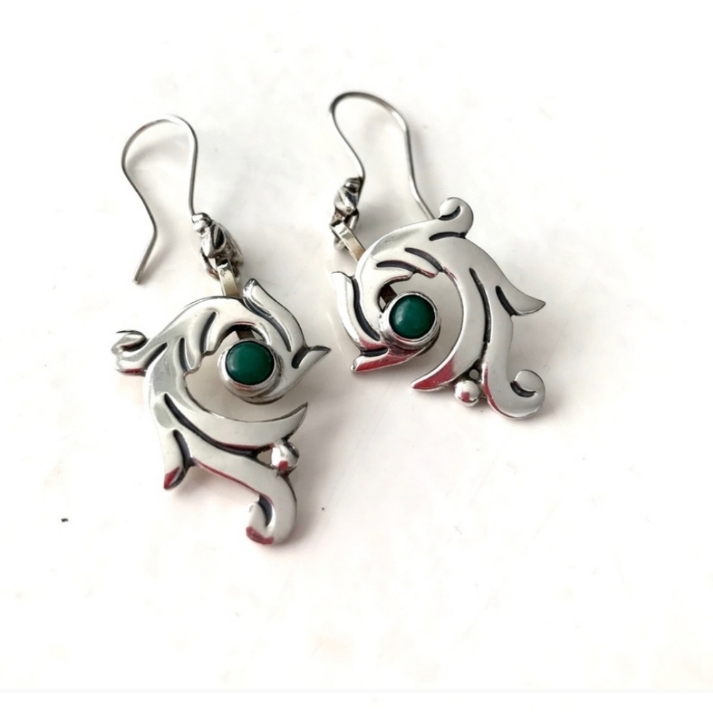 Silver,genuine green chalcedony gemstone earrings